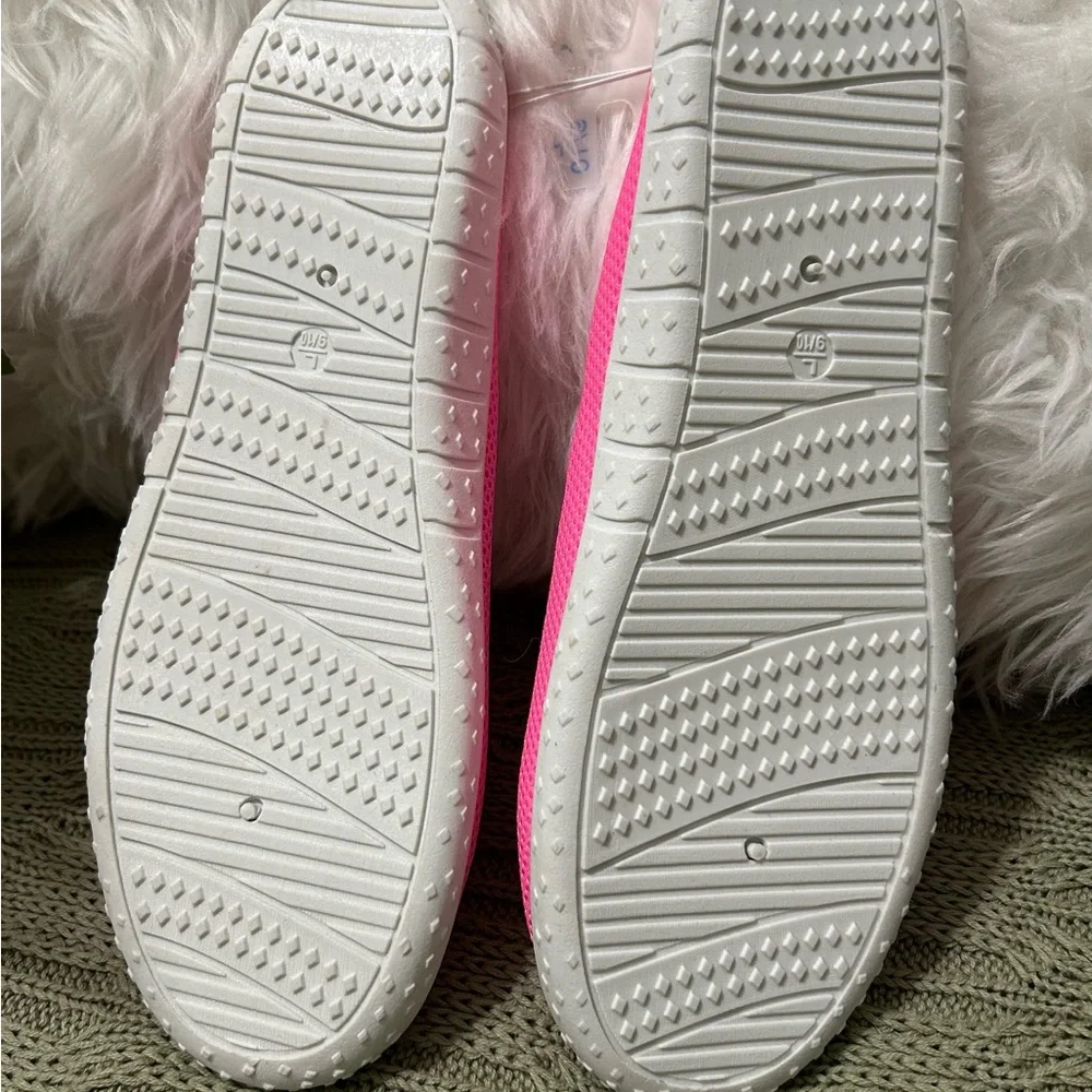 NWT Target Large Women's Hot Pink Slip-On Mesh WaterShoe Sneakers Size 9/10